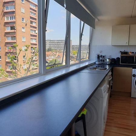Double Room In Private Apartment Лондон Экстерьер фото