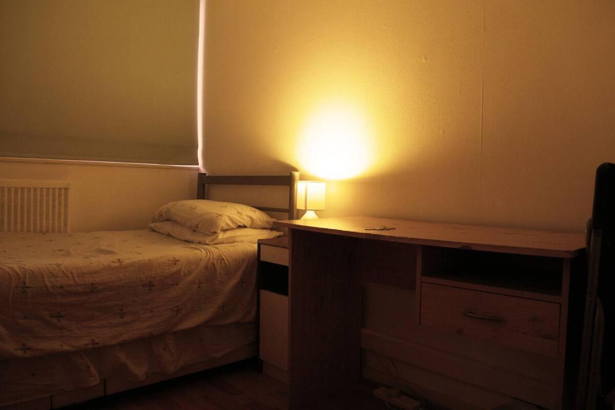 Double Room In Private Apartment Лондон Экстерьер фото