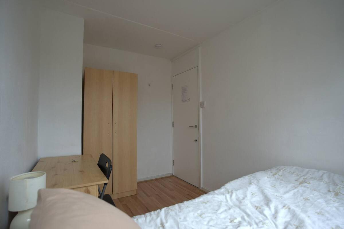 Double Room In Private Apartment Лондон Экстерьер фото